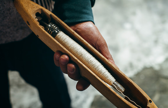 帆布と向き合う