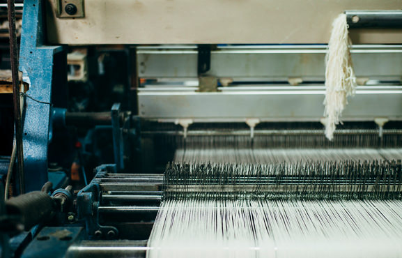 帆布と向き合う